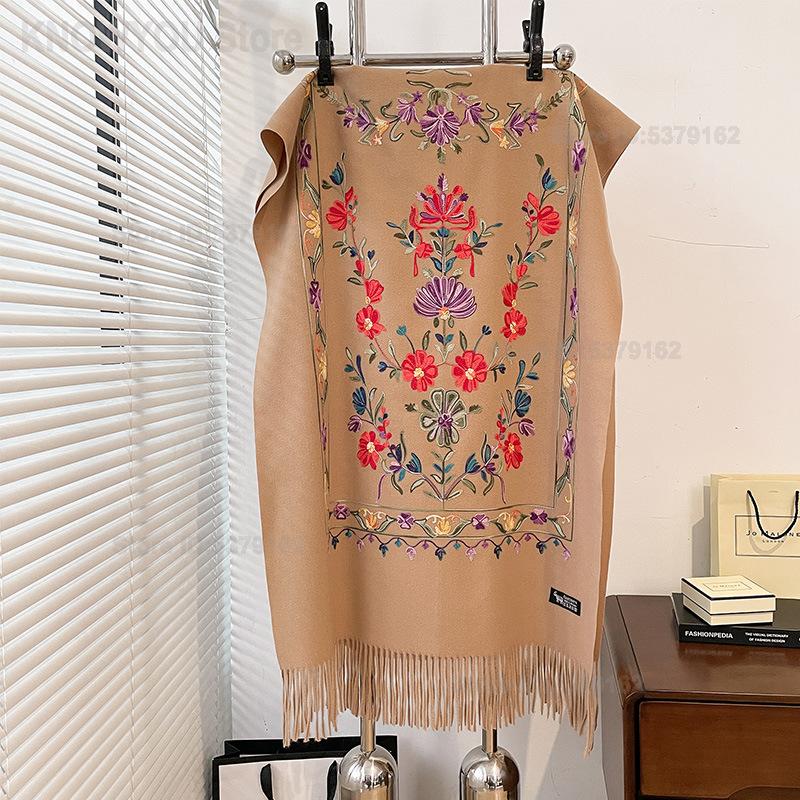Women Retro Floral Embroidery  - đánh giá và giá Go Ethnic Fashion