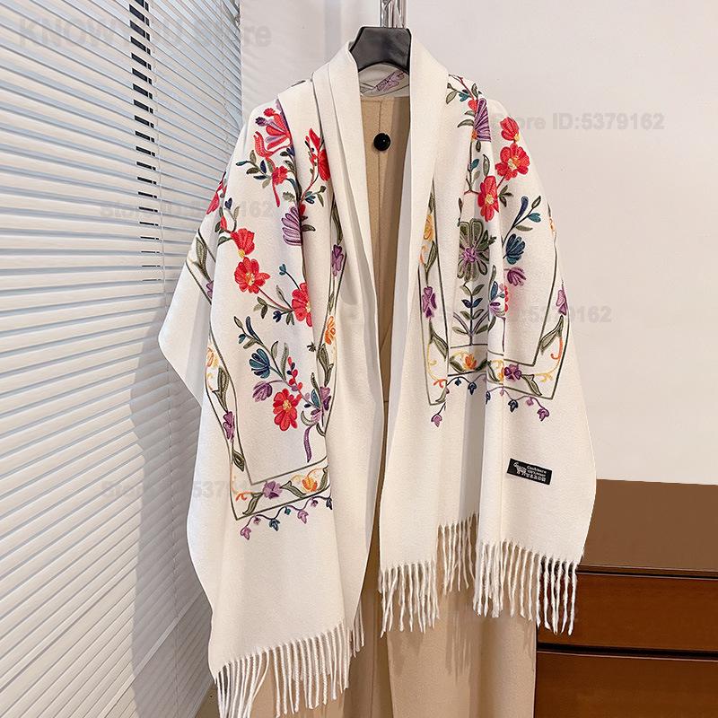 Women Retro Floral Embroidery  - đánh giá và giá Go Ethnic Fashion